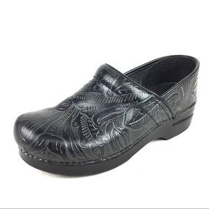 Dansko Tooled Black Leather Paisley Clogs Sz 39